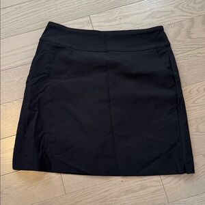 Size 6 S.C.&CO Black Skort